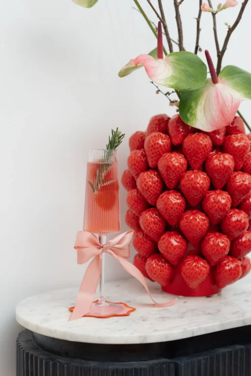 Vase Strawberries Rot 30cm